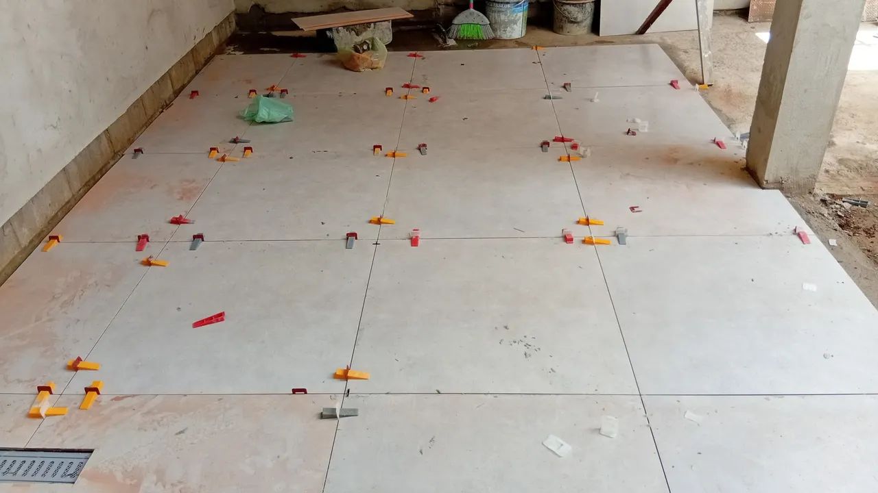 Azulesista disponível pra imediato 