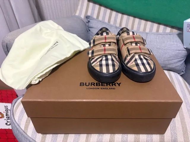 Tênis Burberry infantil original tamanho 25 - Foto 4