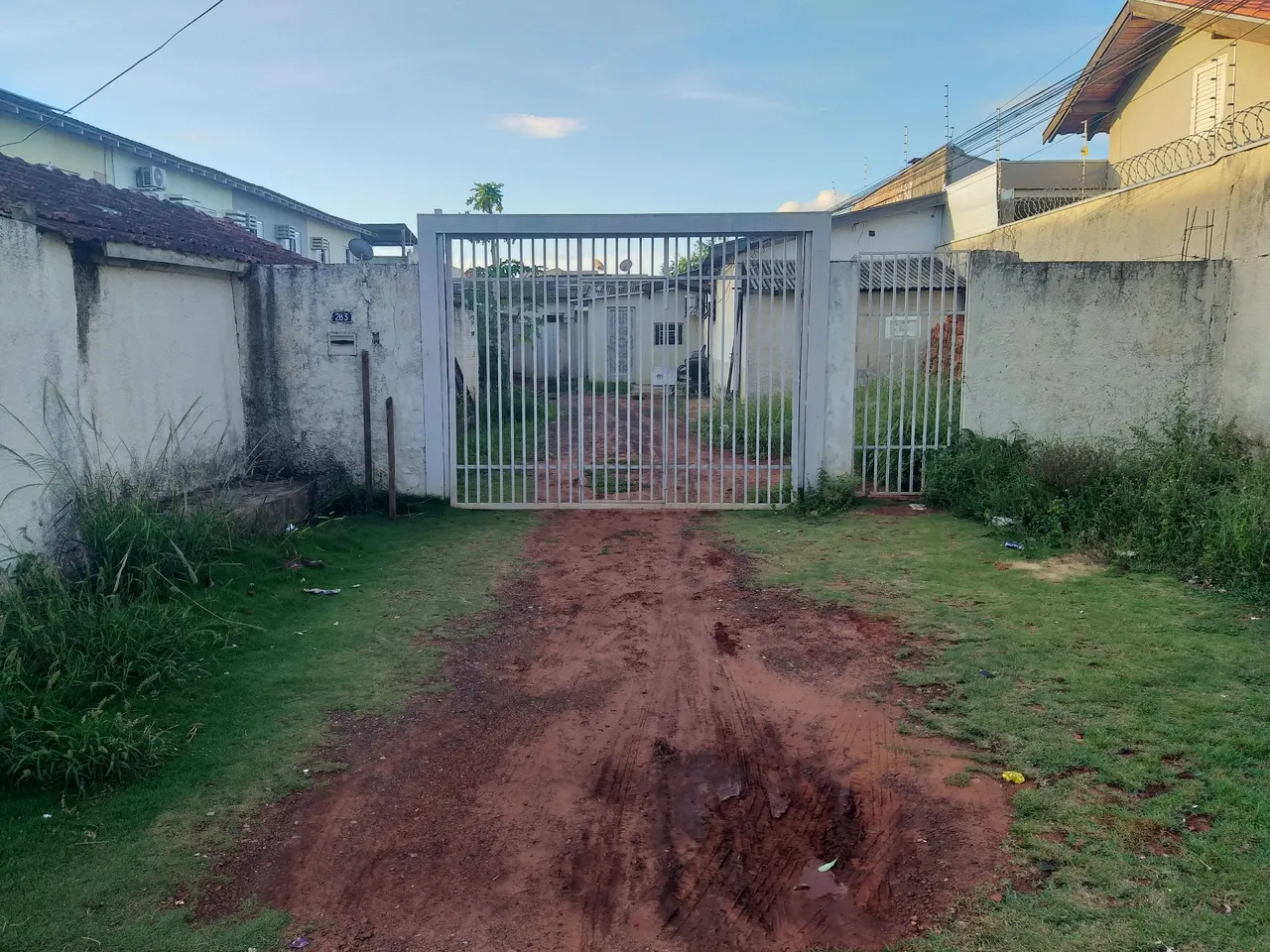 casa Quarto, cozinha e banheiro, garagem.
