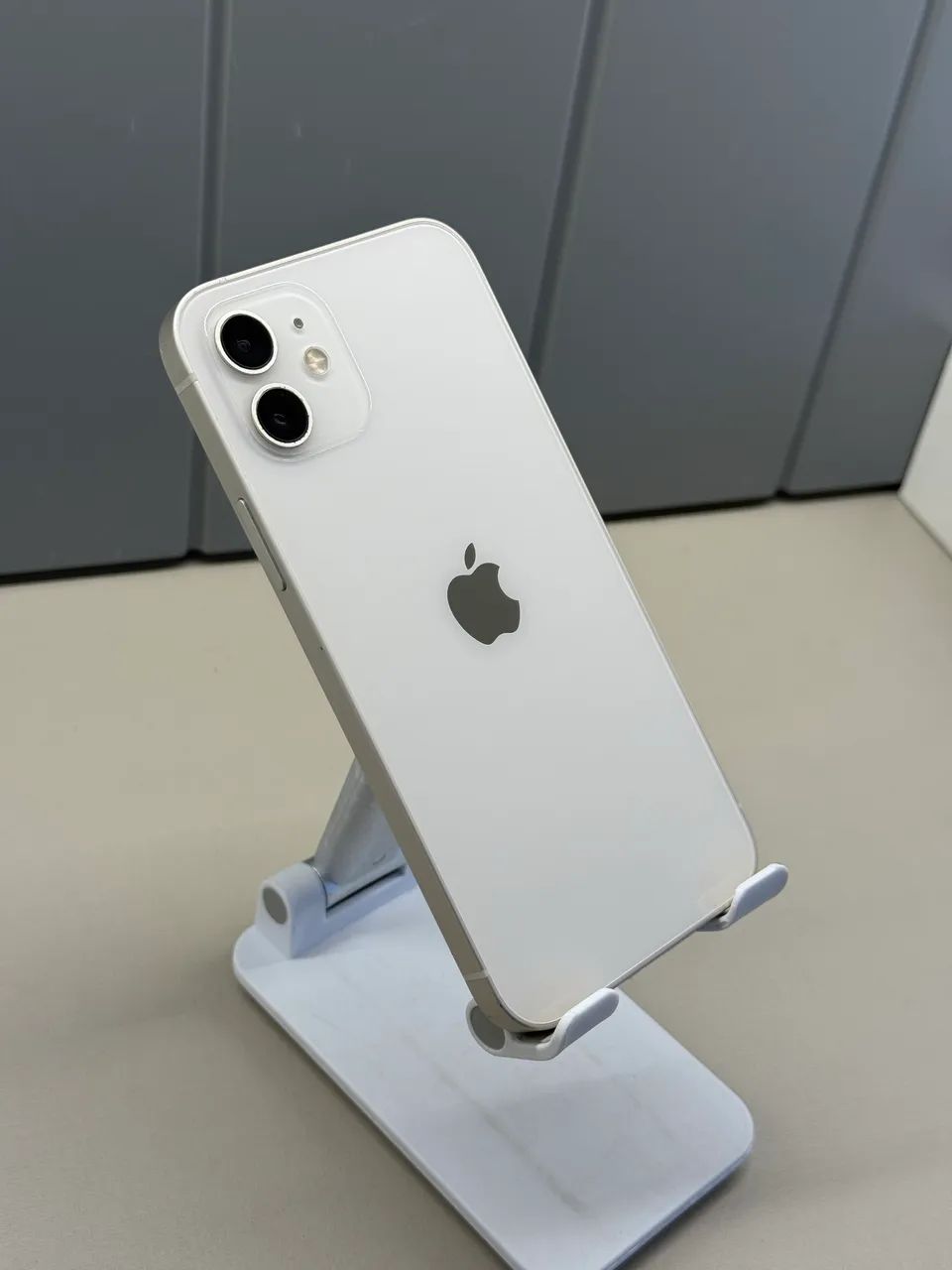 iPhone12 ホワイト Apple iPhone 12 White 5G 64GB Tela 6.1 LED Câmera Dupla 12MPX