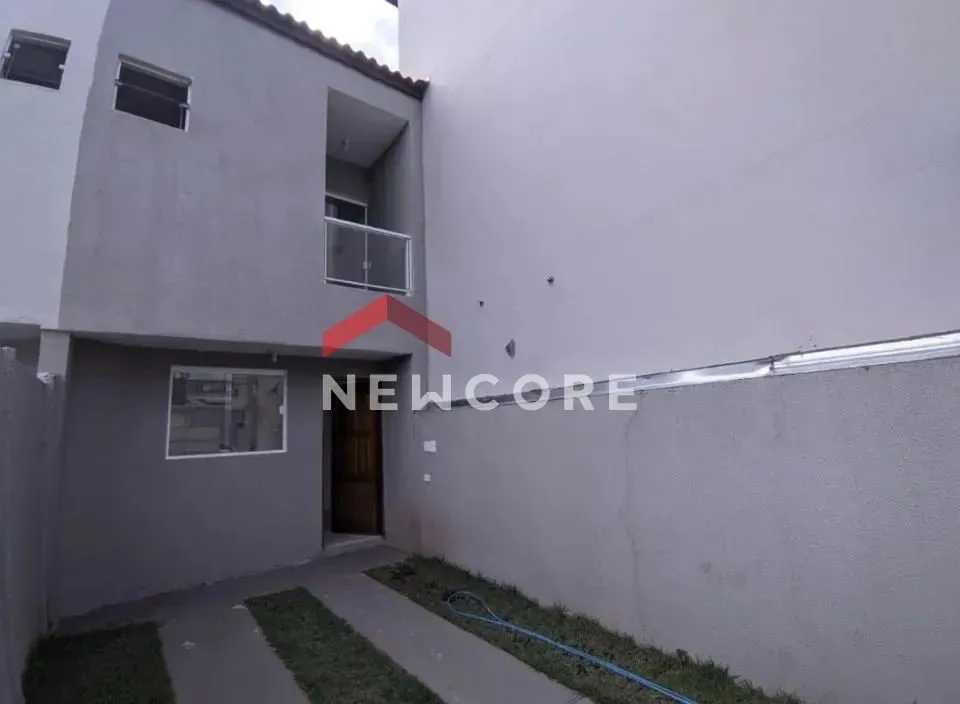 Sobrado em Rua Professora Benedita Esmeralda Lobo Ferreira - Residencial Algarve - Mogi da