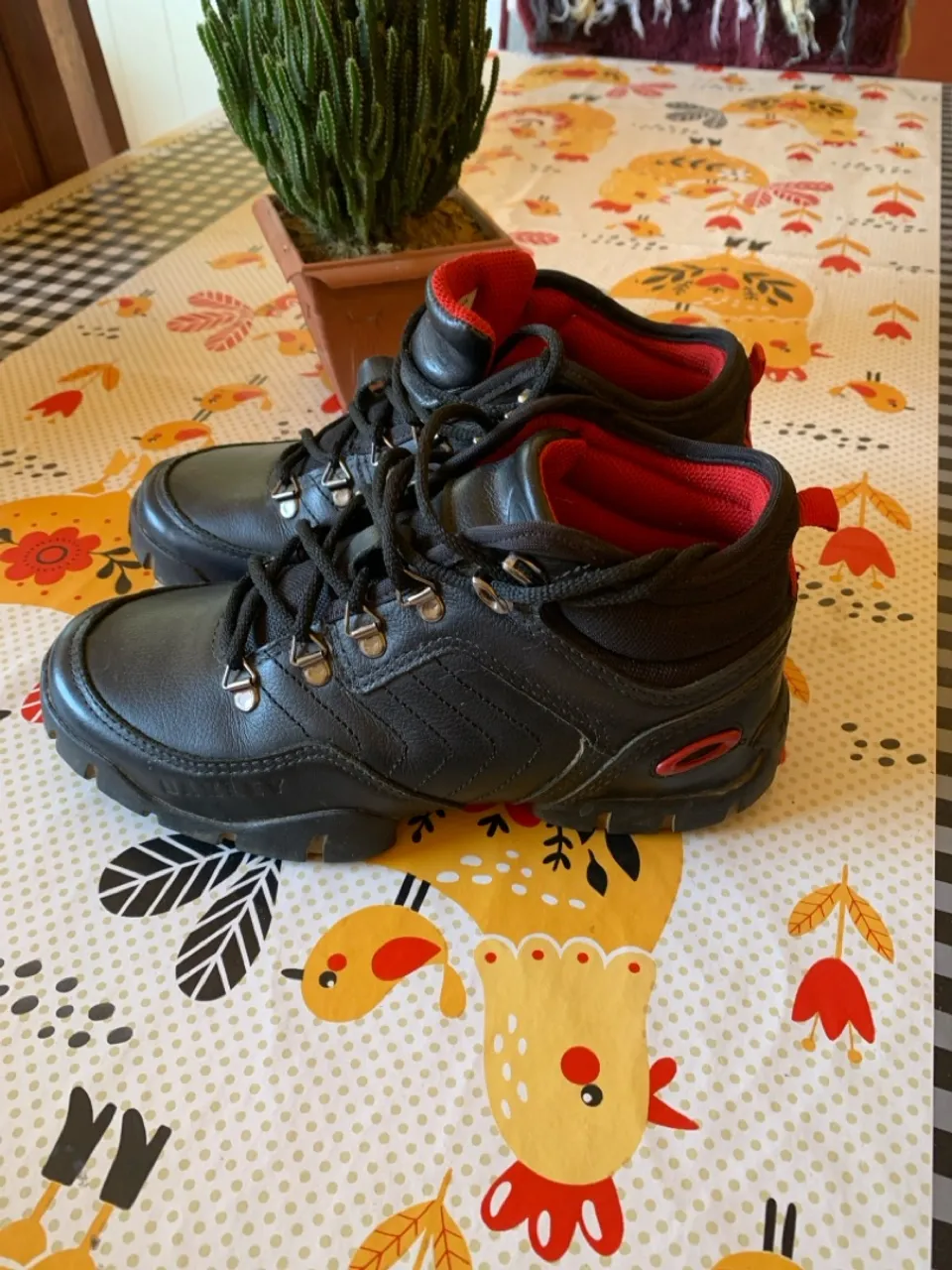 Botas Oakley Couro - Conforto e Estilo