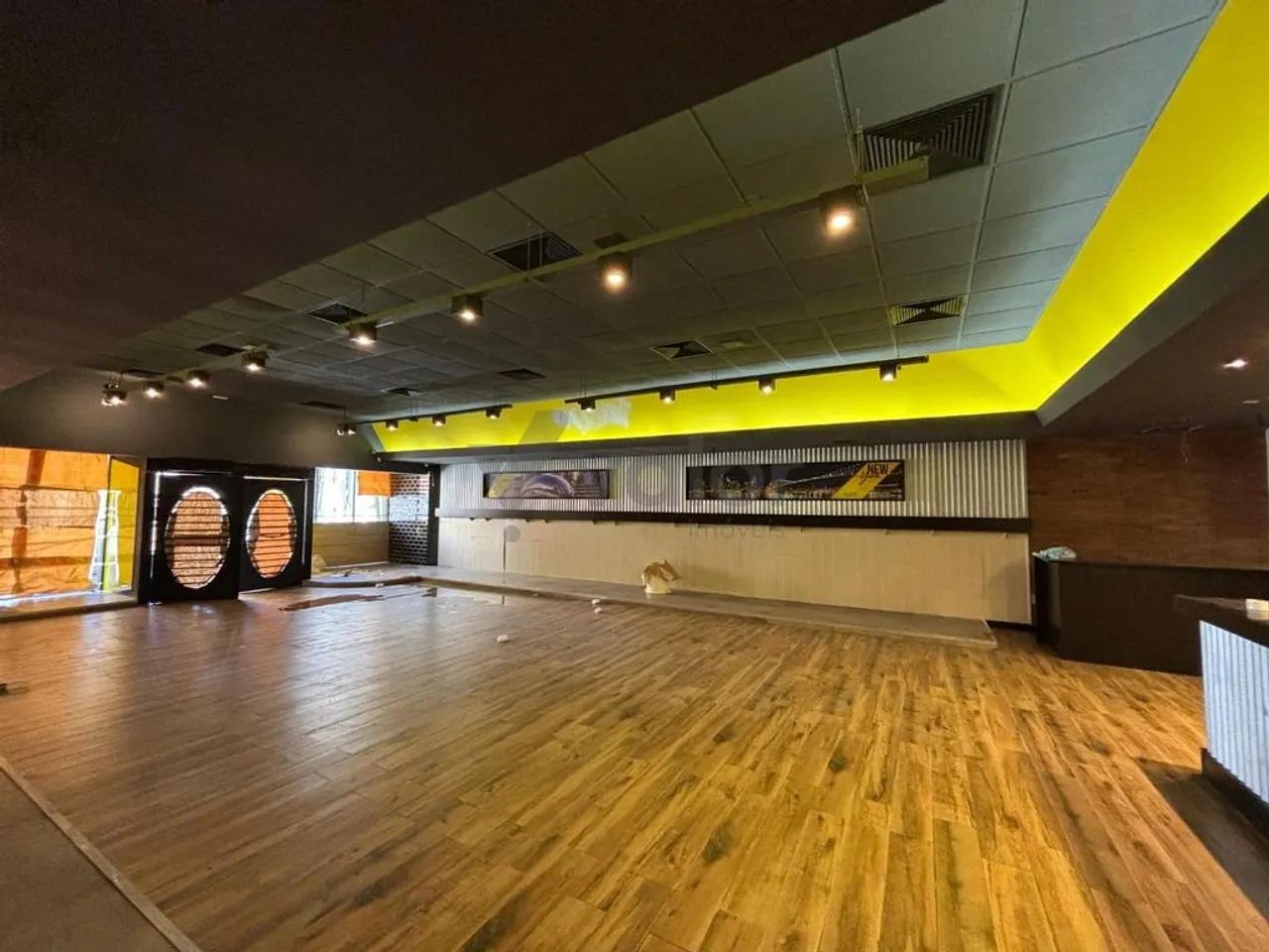 Salão à venda e para alugar em Campinas, Cambuí, com 355 m² - Foto 2
