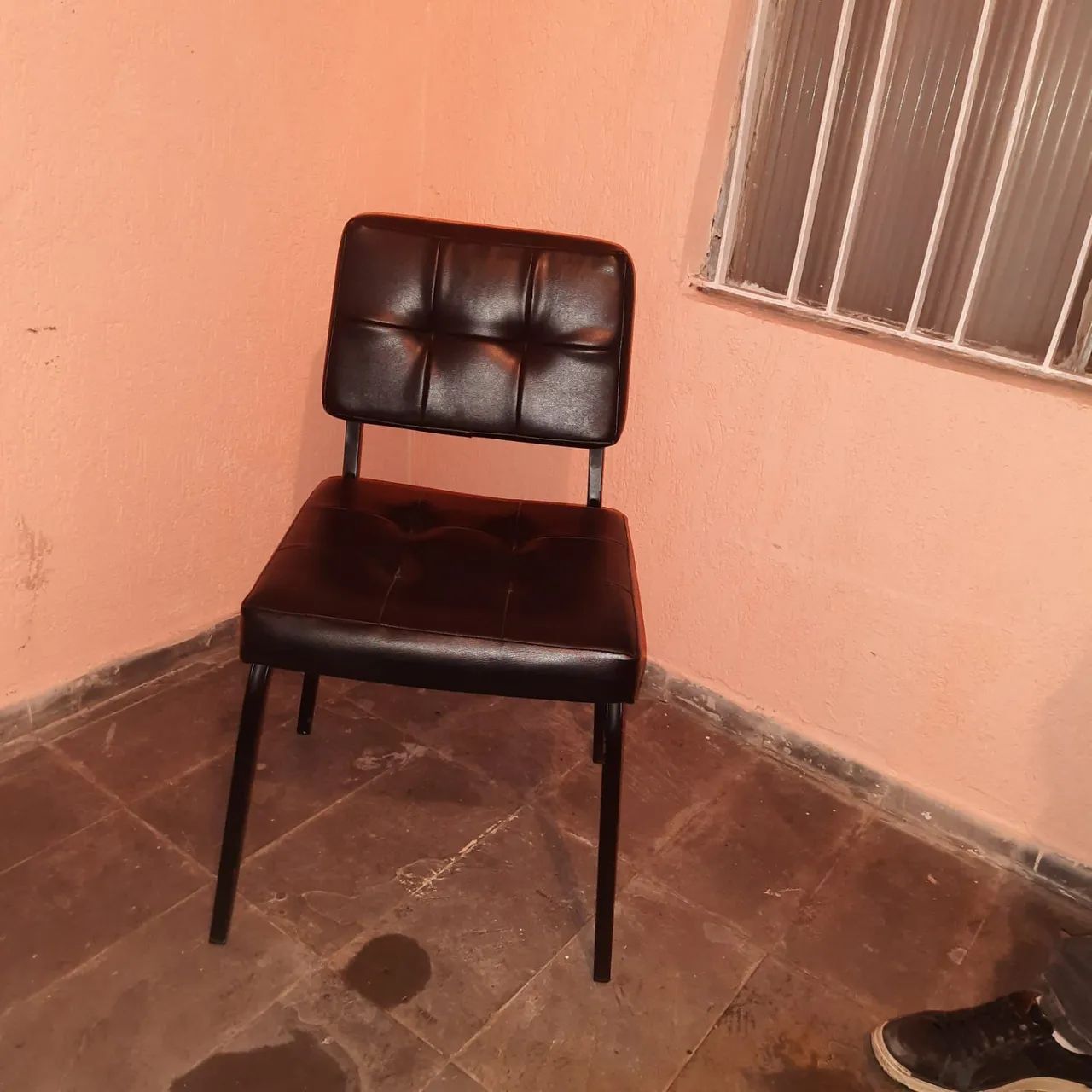 Cadeira preta estofada - Foto 2