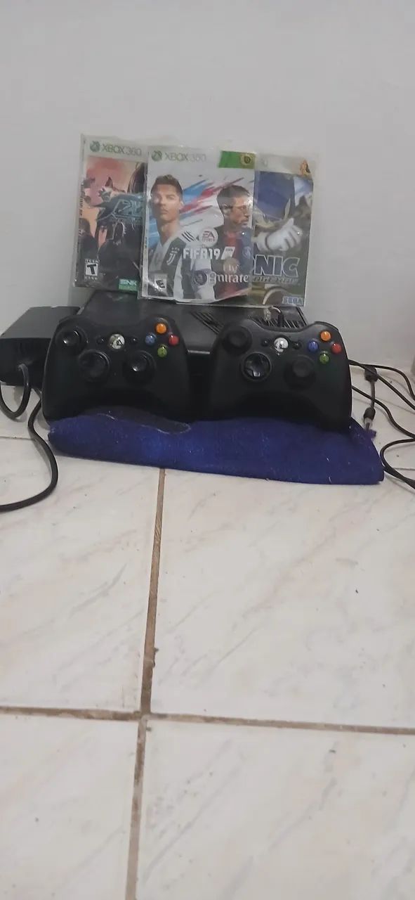 Xbox 360 com 2 controles desbloqueado 