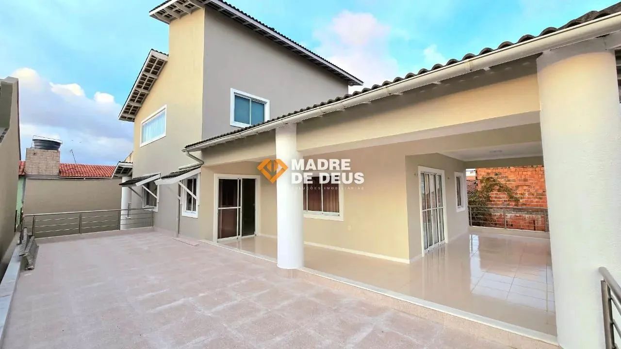 Casa Triplex de Alto Padrão - 428m² de Conforto e Sofisticação! - Foto 5