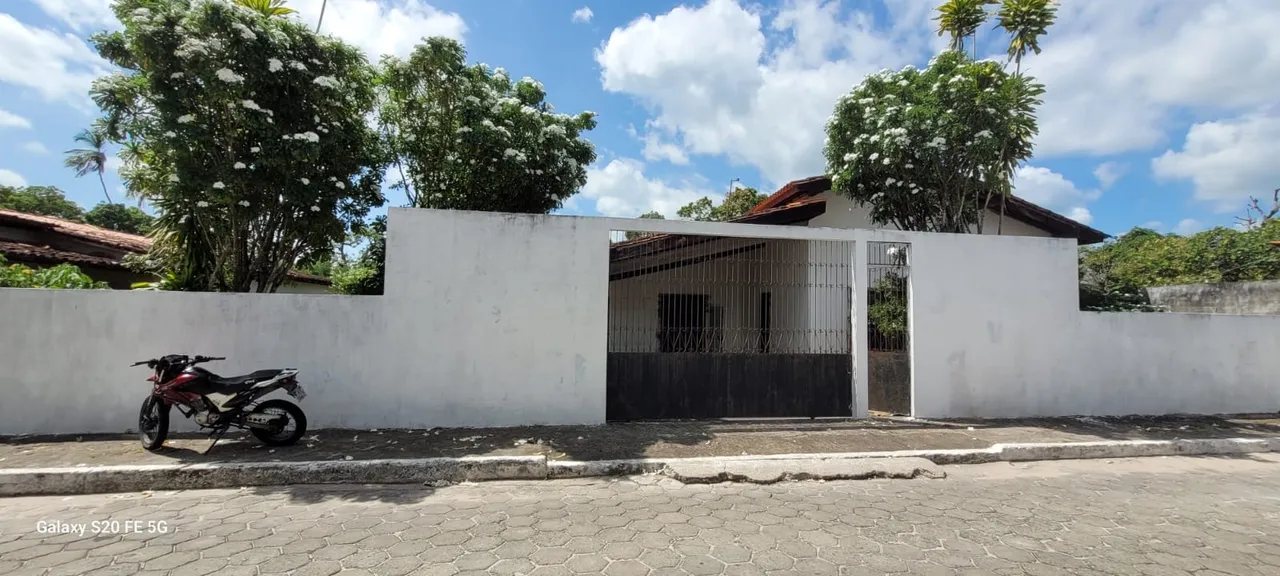 Aluga-se ou vende-se ótima casa no centro de Humberto de Campos