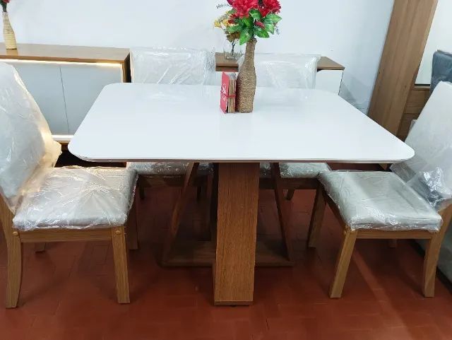 Conjunto de Jantar Mesa 1,20x0,90 + 04 Cadeiras Estofadas Celeste 100%MDF.