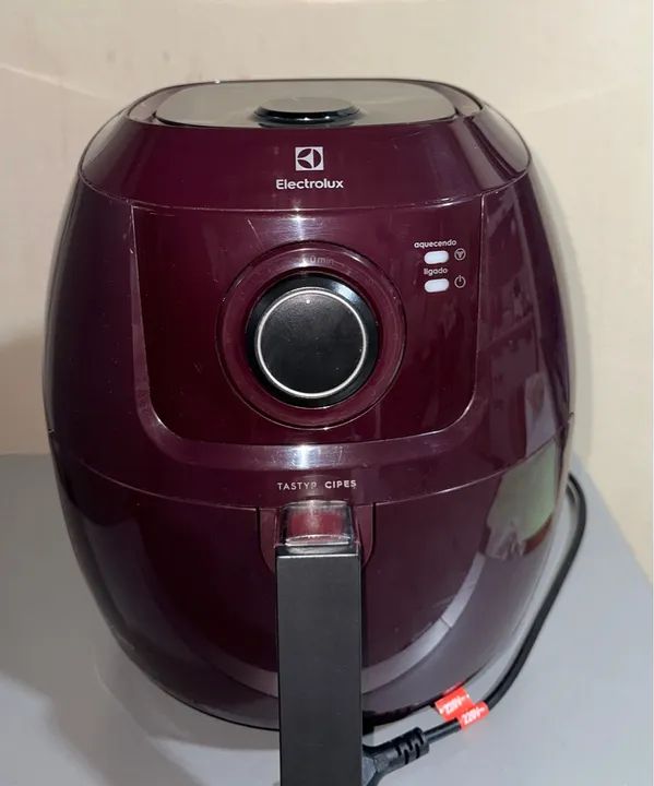 Fritadeira Elétrica sem Óleo/Air Fryer Electrolux vinho super conservada 