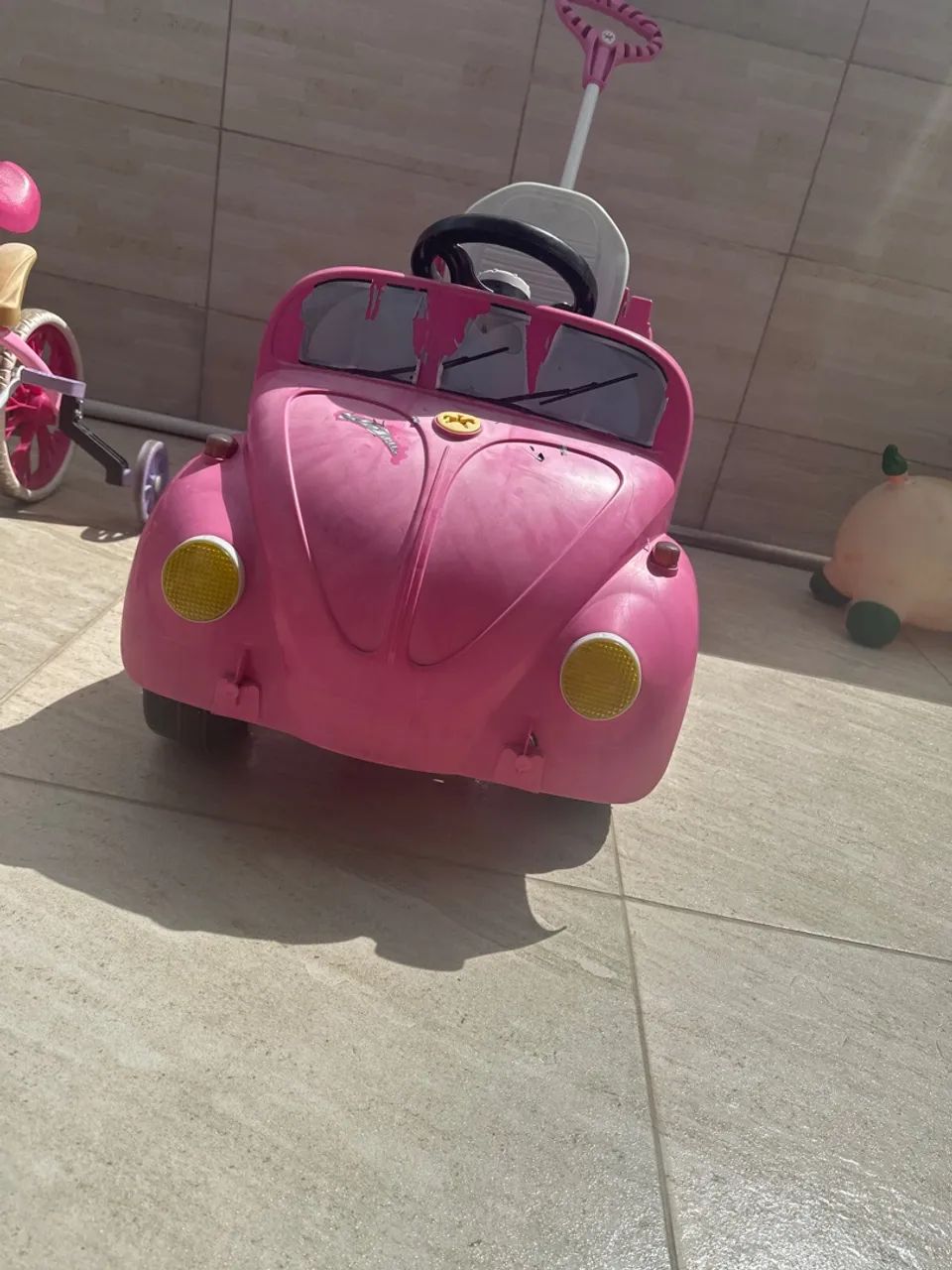 Carrinho de bebê Volkswagen Fusca rosa
