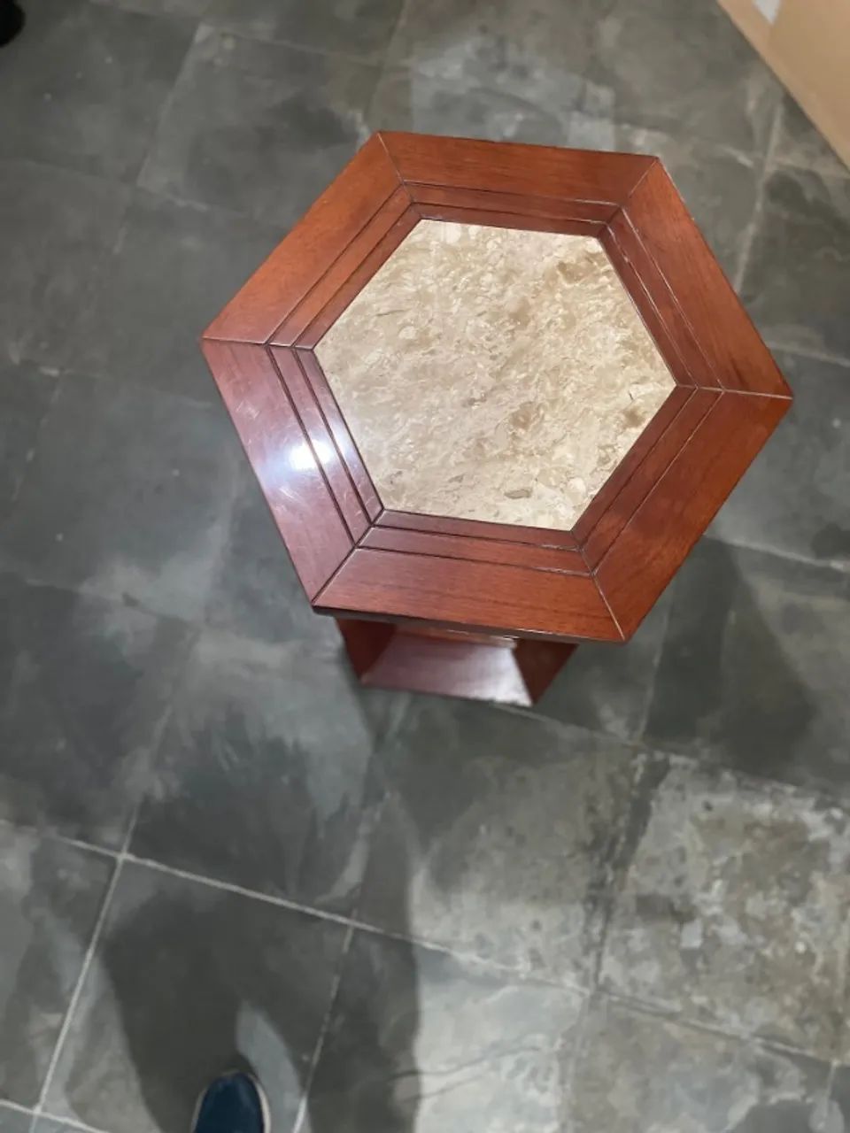 Mesa de Jantar de Vidro com base em Travertino + 4 Cadeiras - Foto 5