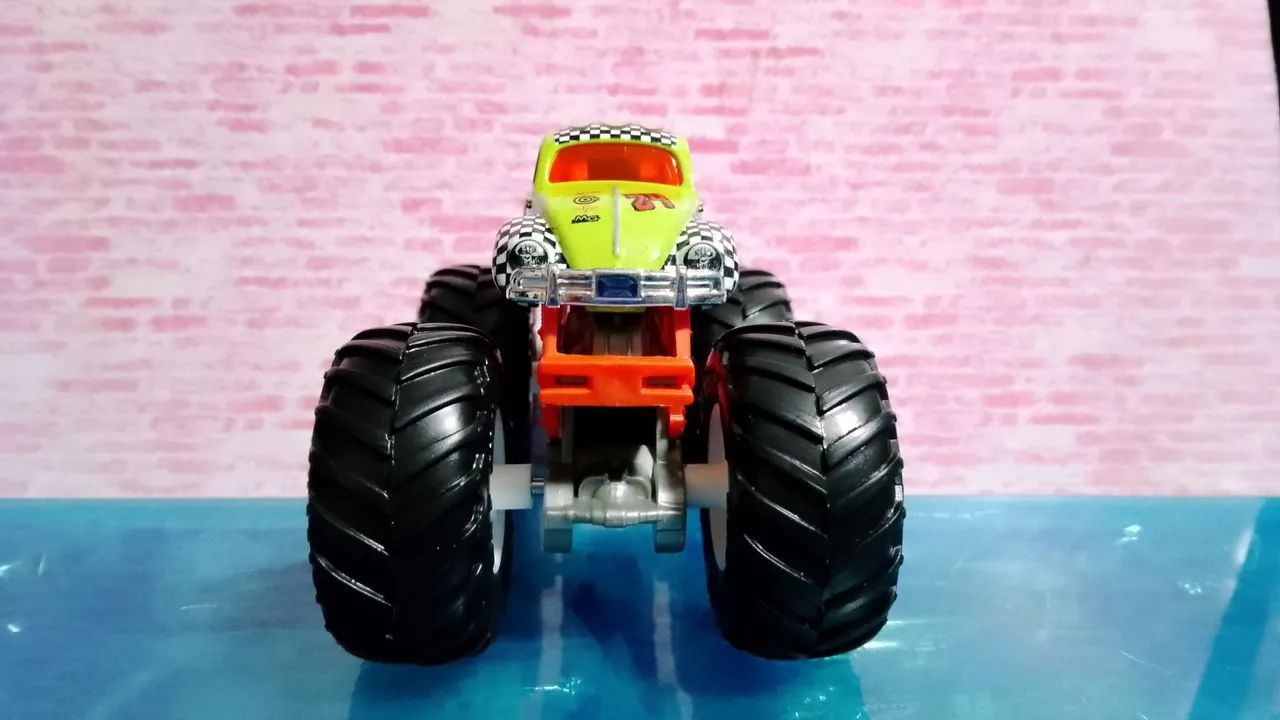 Hot Wheels Monster Trucks Volkswagen Beetle Fusca 2024 Verde  - Foto 3