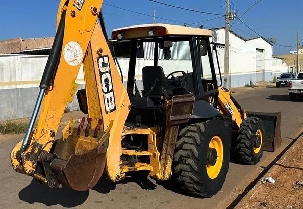 RETROESCAVADEIRA JCB 3C 4x4 2013