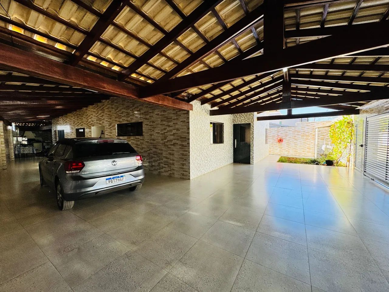 SOBRADINHO-COND. FRATERNIDADE/ DF425-3 QUARTOS/ 2 SUÍTES-ÁREA ÚTIL 415m²-ESCRITURADA