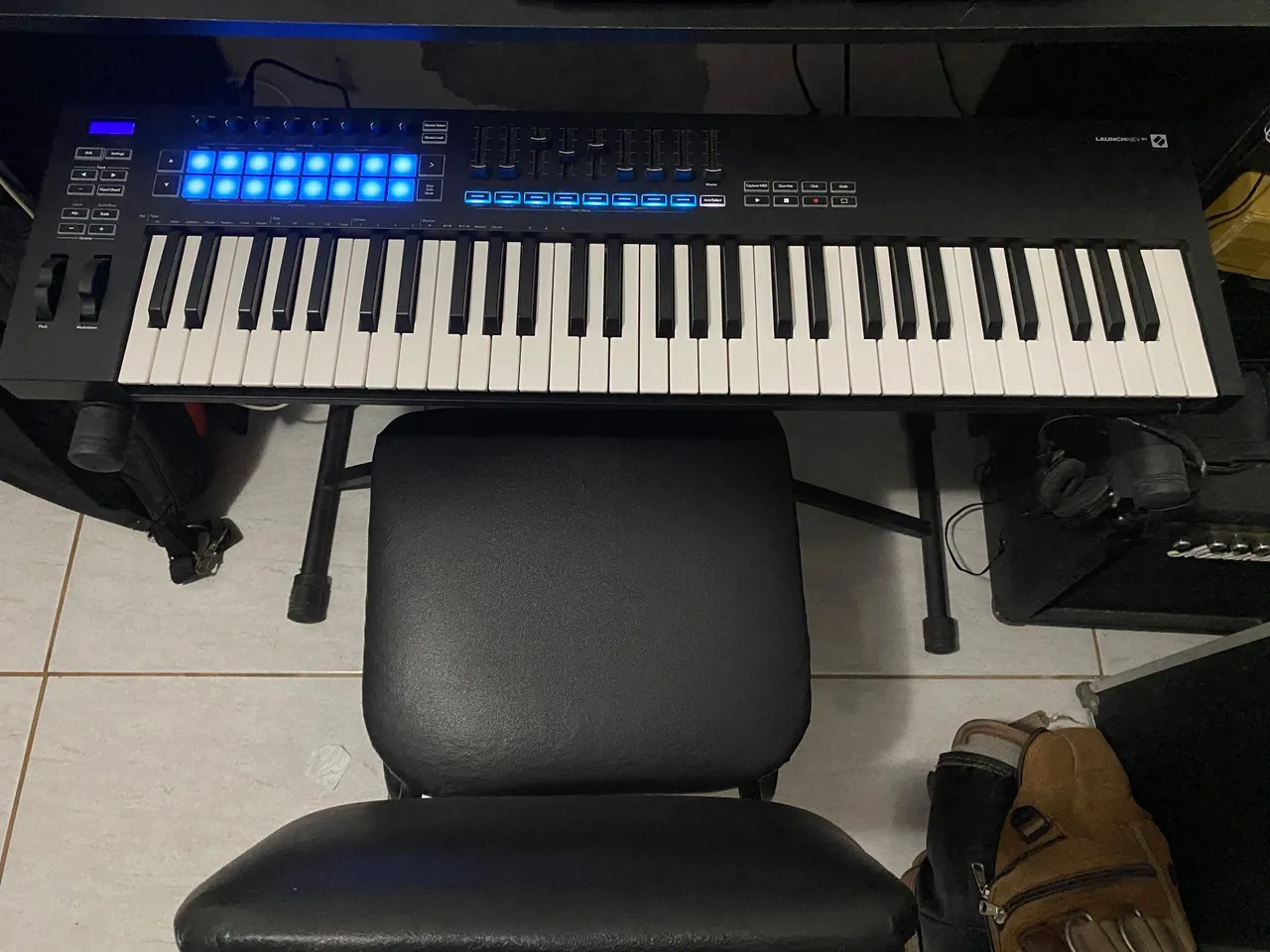 Teclado Controlador MIDI Novation Launchkey 61 Mk3