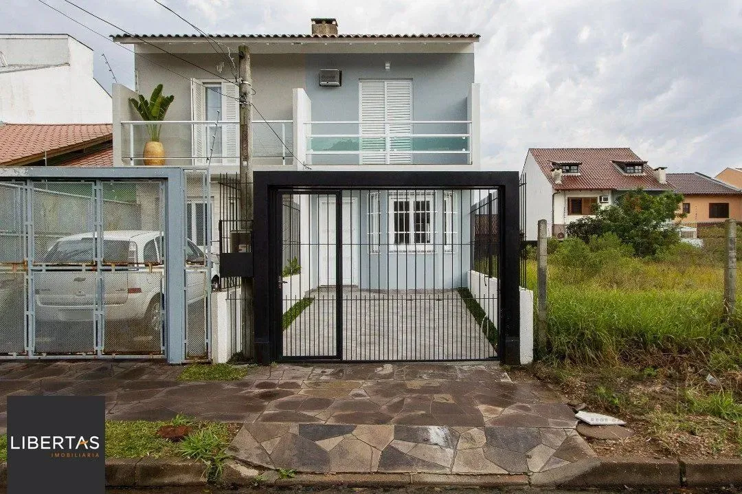 Sobrado 2 dormitórios à venda Guarujá Porto Alegre/RS