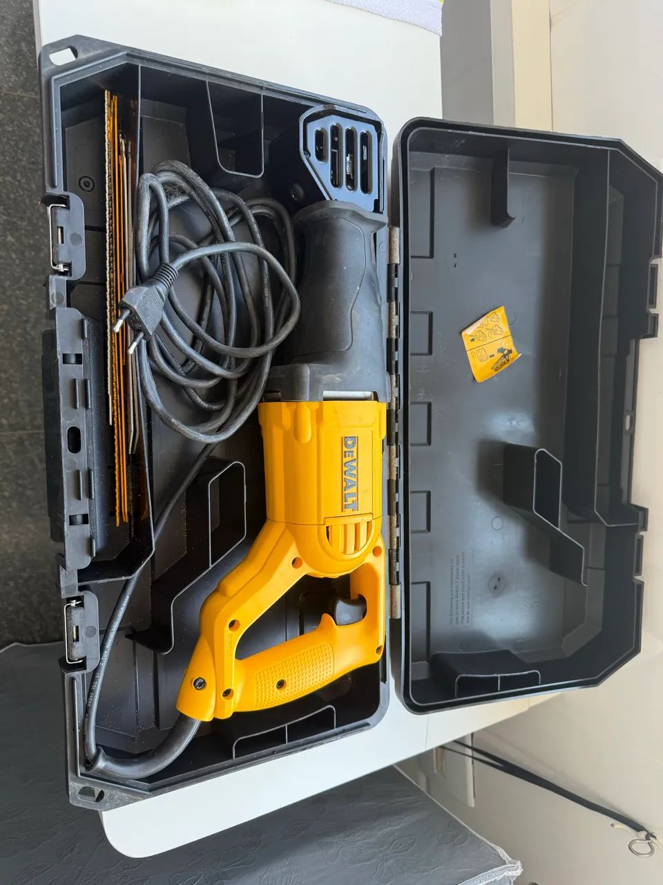 Serra Sabre Dewalt nova