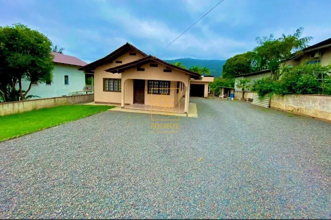 Viva Bem em Ascurra: Casa Espaçosa e Bem Localizada