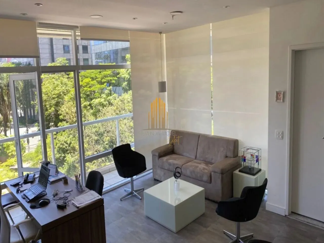 EDIFICIO EOFFICE BERRINI, CIDADE MONÇÕES- CONJUNTO COMERCIAL DE 132m² MOBILIADO, COM 6 SAL