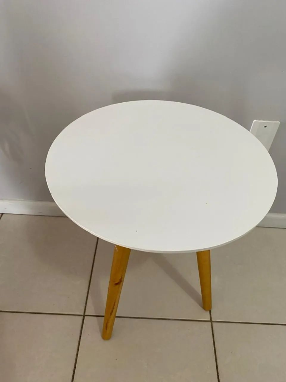 Mesa Lateral Branca / Mesa de Apoio. Compacta e Versátil - Foto 4