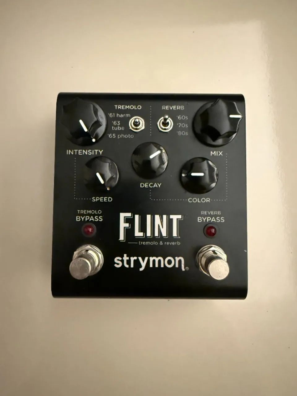 ギター strymon FLINT V1 Pedal Strymon Flint V1 - Tremolo e Reverb - Instrumentos musicais