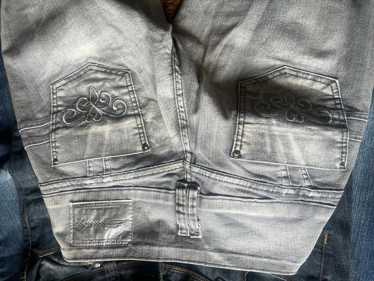 Vendo calça jeans nacional e importadas - como novas - Foto 3