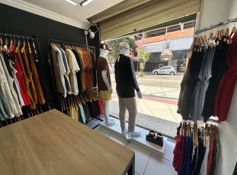 VENDO LOJA DE ROUPAS MASCULINA COMPLETA - Foto 5