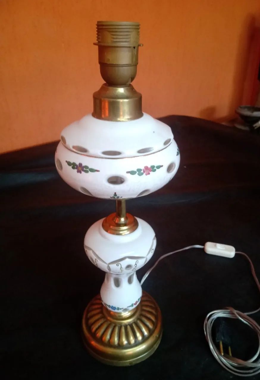 Abajur  de  overlei  com  base  de  metal  - Foto 3