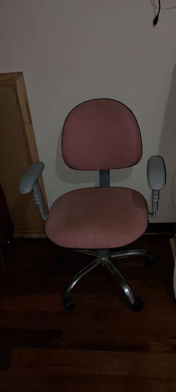 Cadeira rosa  - Foto 2