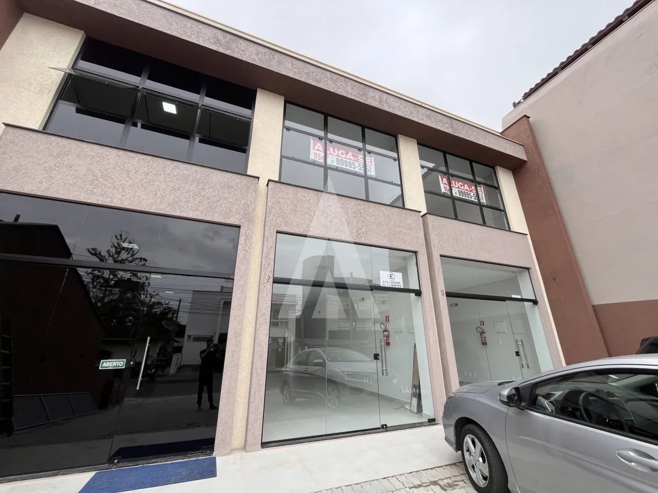 Loja comercial no bairro Costa e Silva, Joinville, com 95 m² de área total.