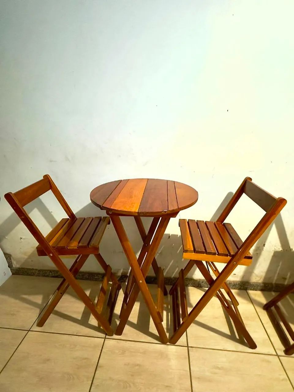 Mesa de madeira bistrô