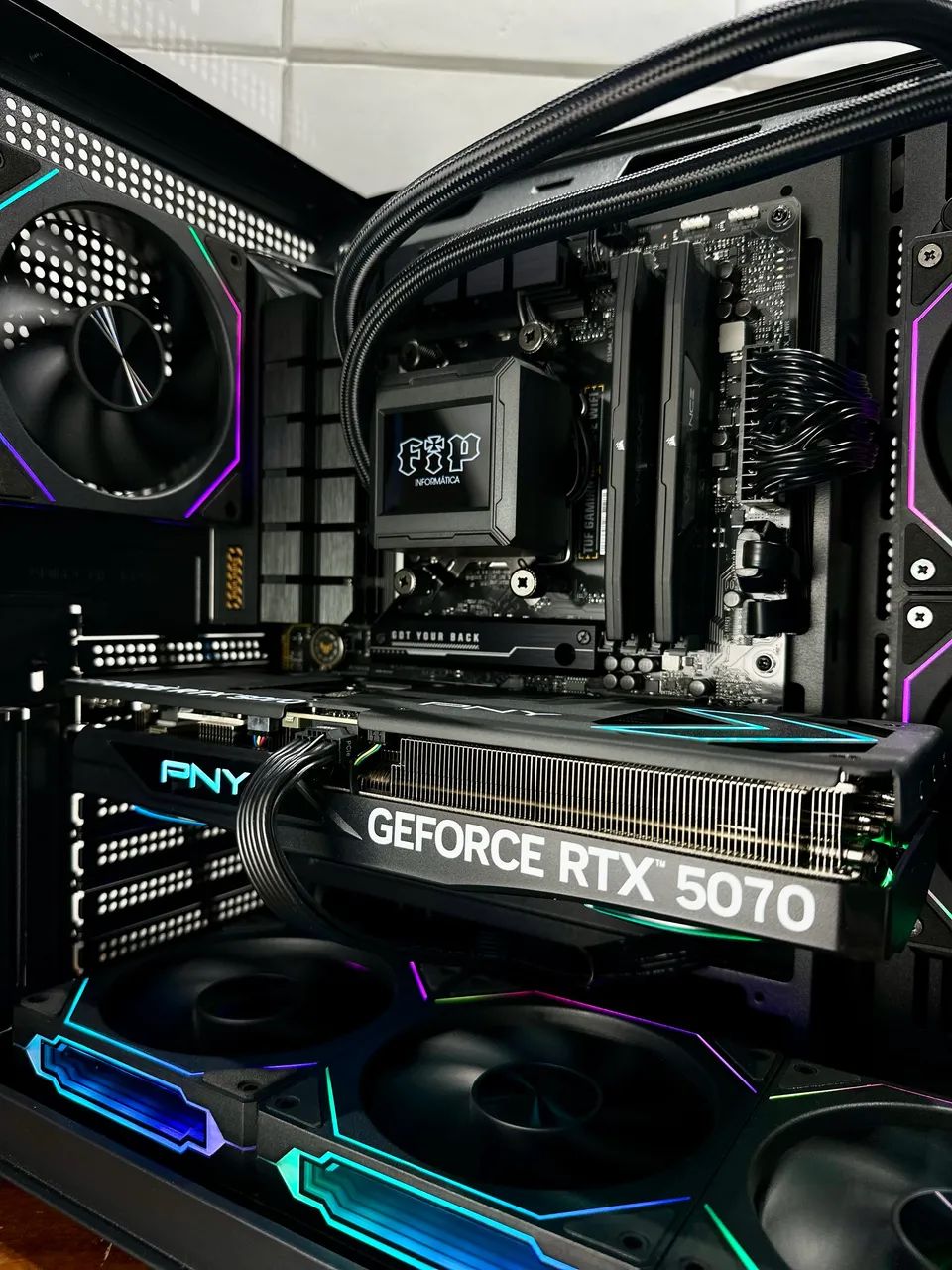 Ryzen 7 7800X 3D + RTX 5070 - Foto 2