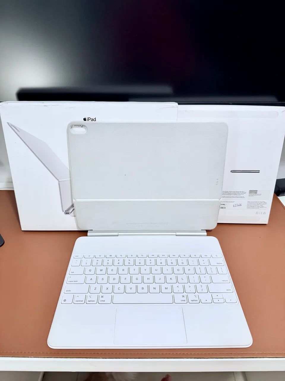iPad Air 13 Magic Keyboard White 