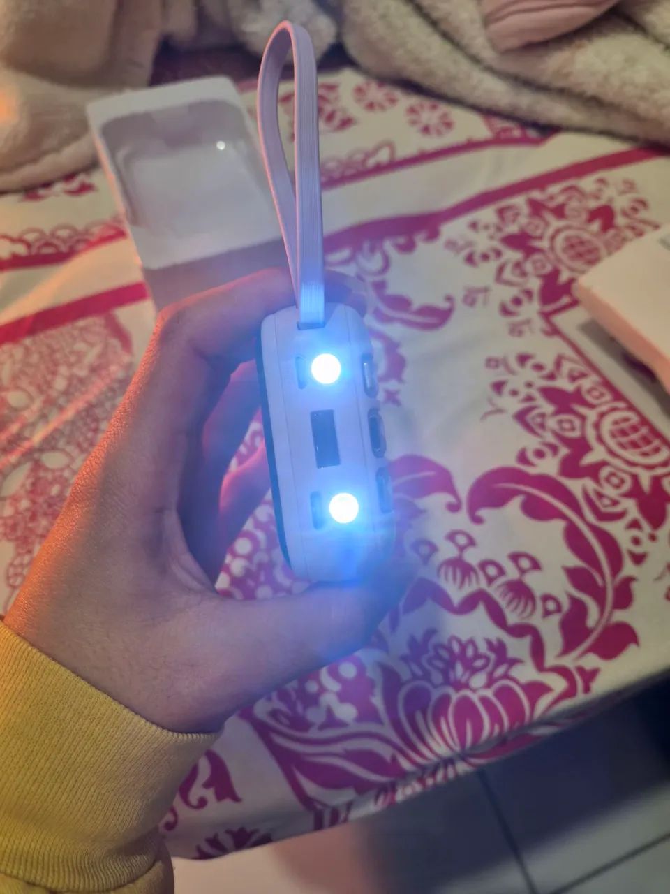 Mini power bank 10000mah com lanterna cor roxa  - Foto 4