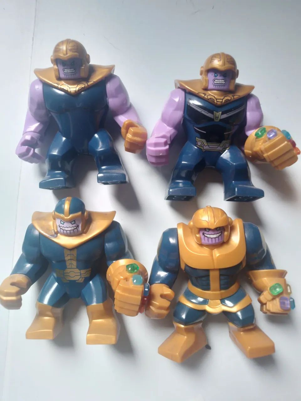 4 THANOS MAIS UMA LUVA SIMILAR LEGO - Foto 2