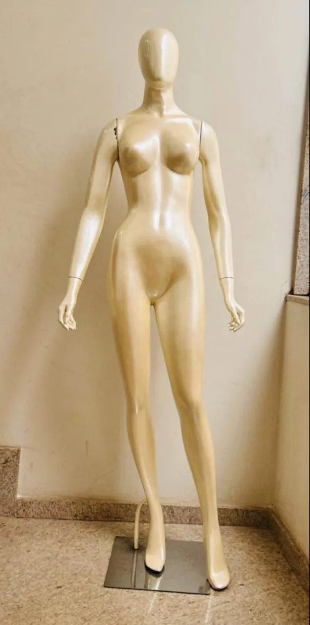 Vendo 4 manequins em bom estado - Foto 3