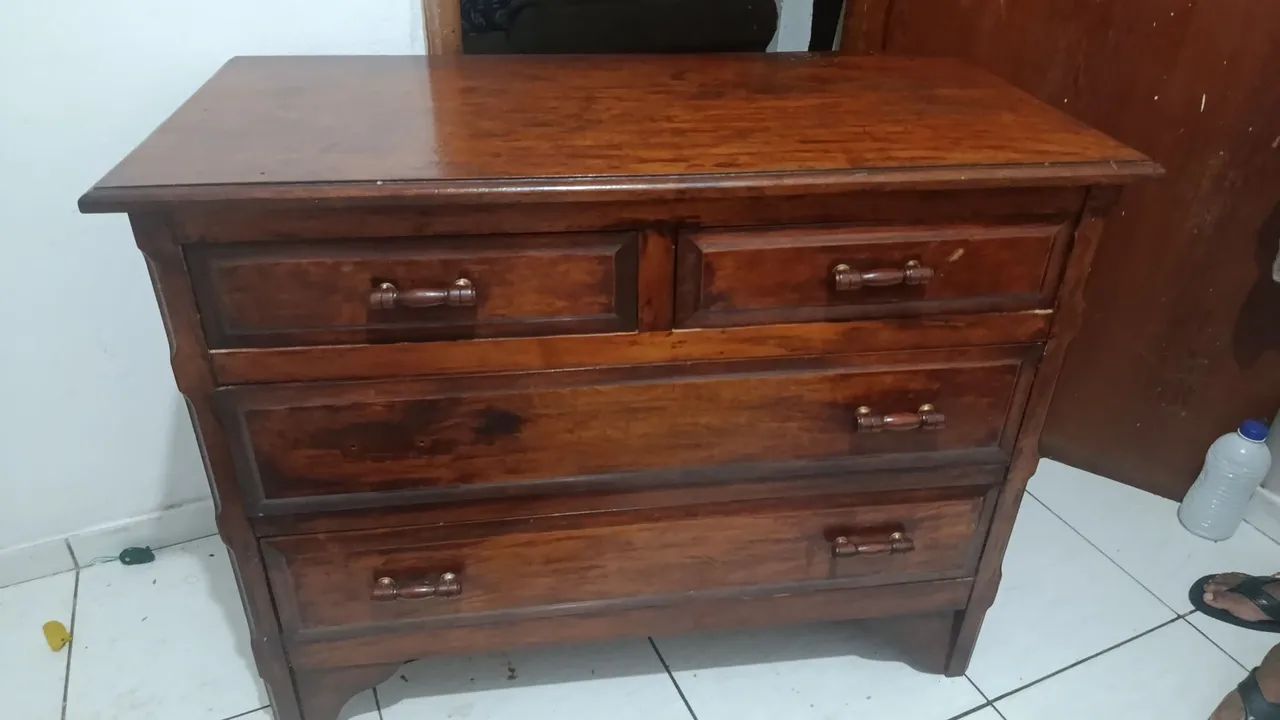 Cômoda de madeira 