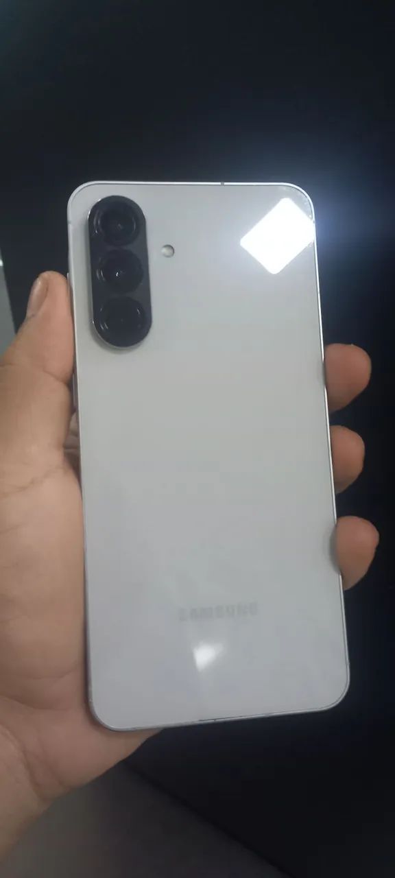 VENDO A565G 256GB> USADO