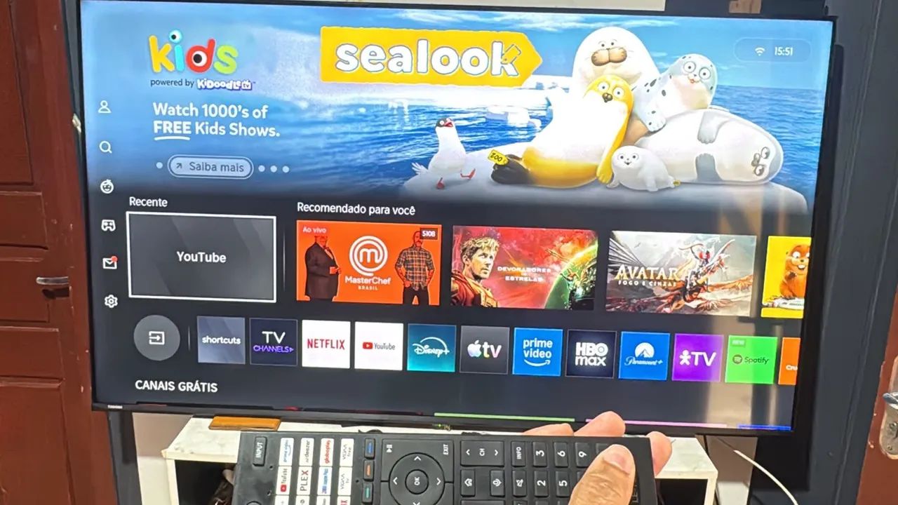 Tv 65 4kpolegadas ainda está no plástico 