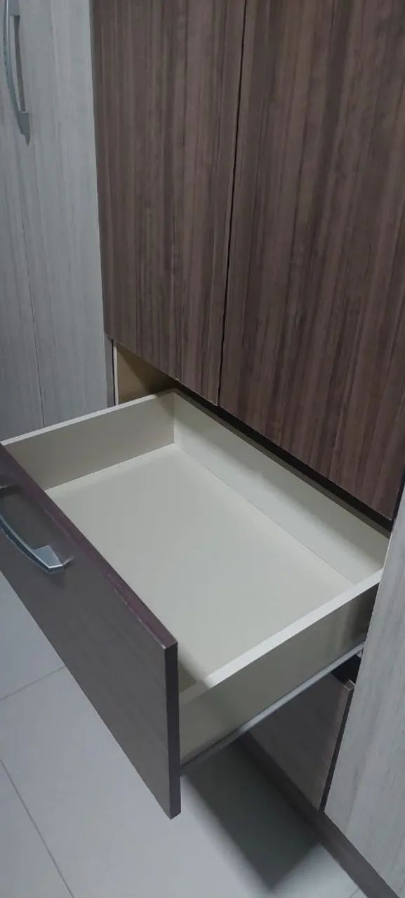 Guarda roupa conservado - Foto 2