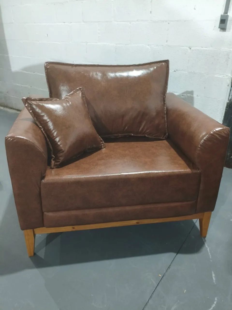 Sofá Fixo 2 lugares e 2 poltronas no courino - kit 3 peças - Foto 2