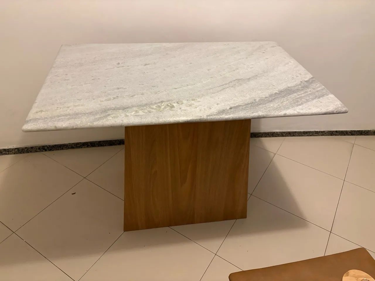 Mesa com Tampo em Mármore e Base Amadeirada! LINDA MESA!  - Foto 3