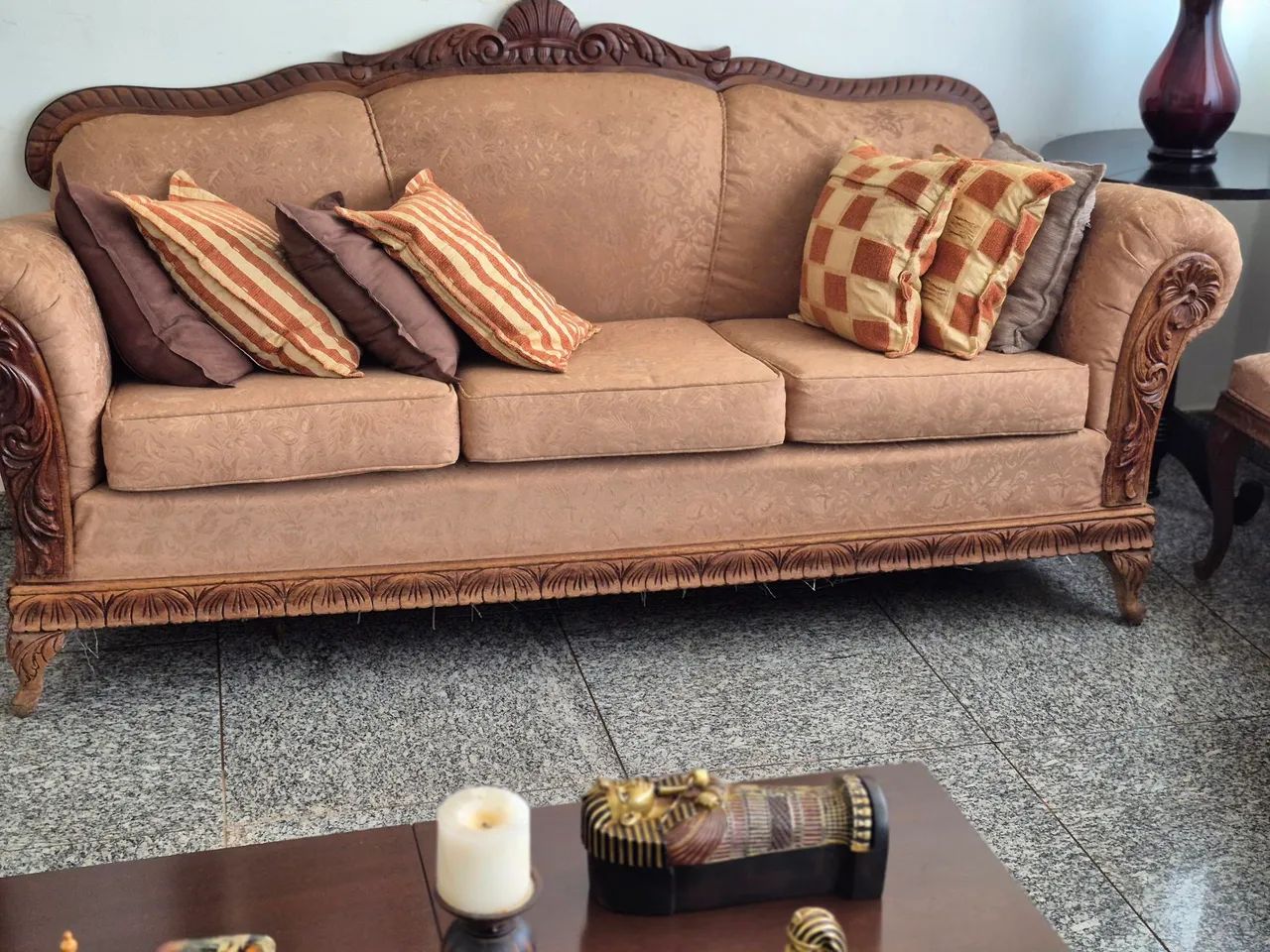 Conjunto de Sofa  antigo 3 lugares 2 poltronas e dois bancos - Foto 3