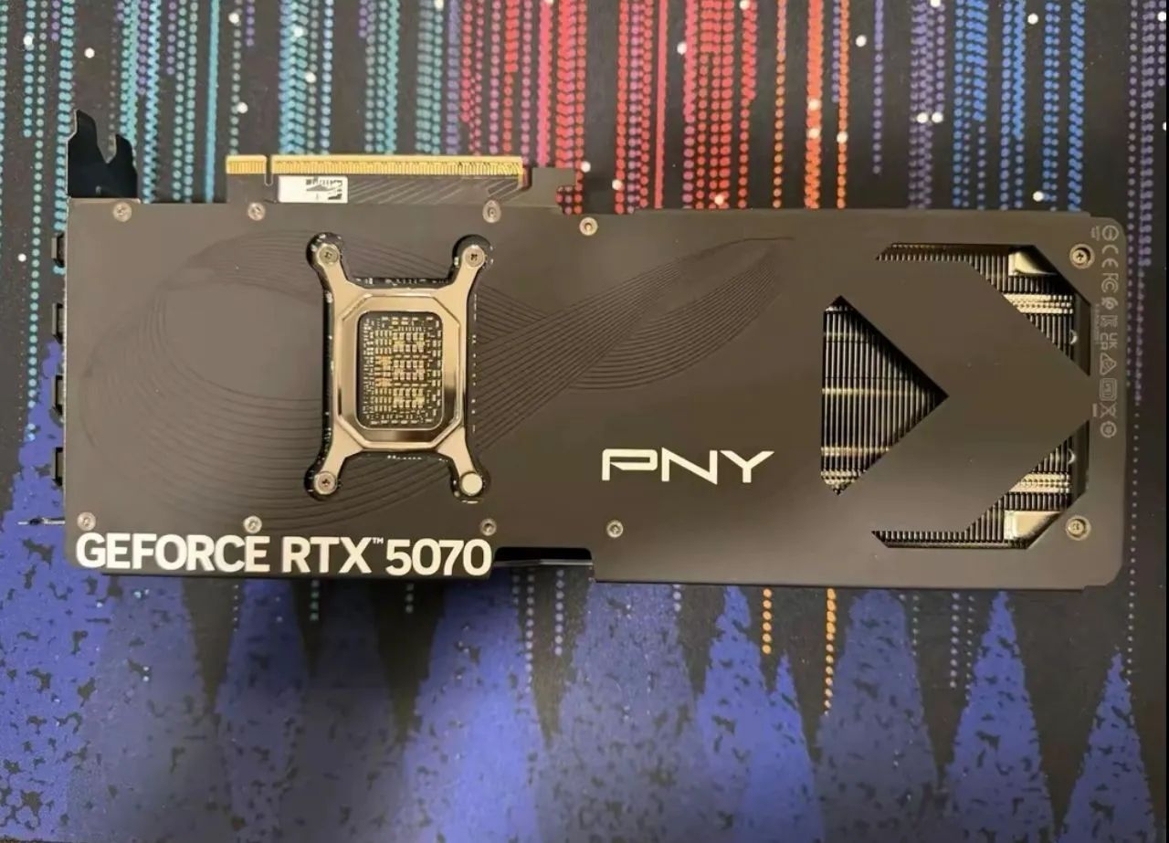 RTX 5070 12GB TRIPLE FAN - LACRADA - Foto 5