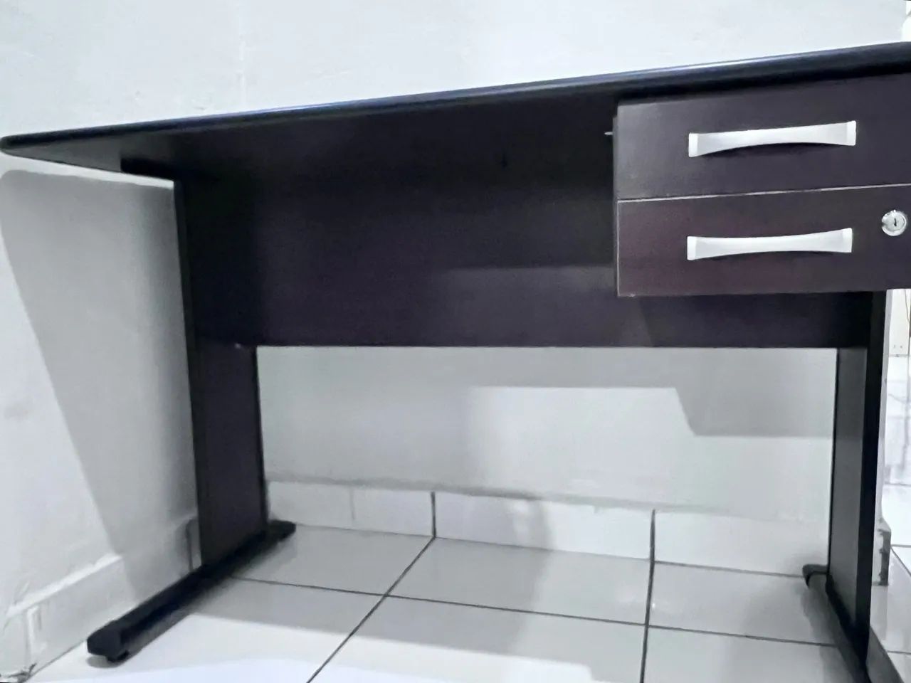 Escrivaninha / Mesa com gavetas