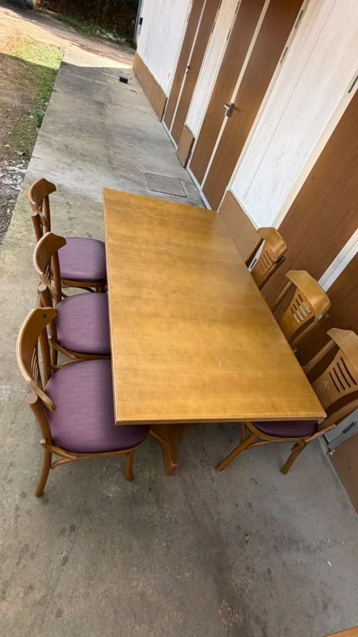 Conjunto de Mesa + 6 cadeiras de Madeira