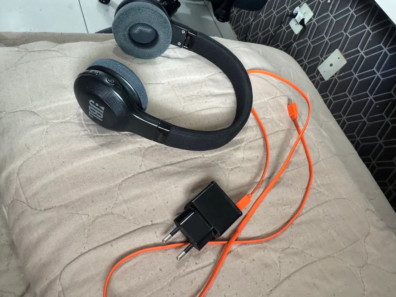 Fone de Ouvido Bluetooth JBL  E45BT- Preto - Foto 4