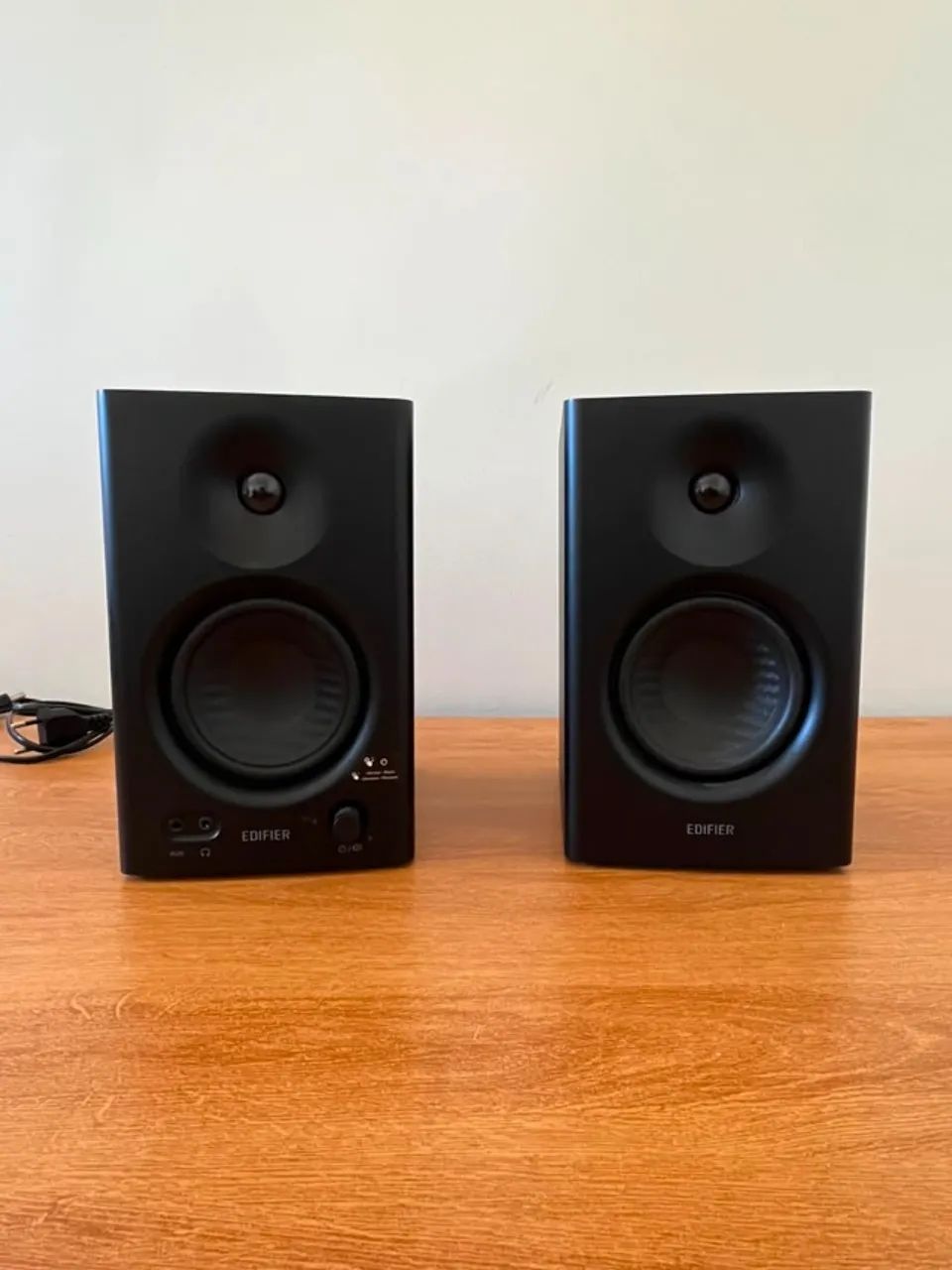 Monitores Home de Studio Edifier MR4
