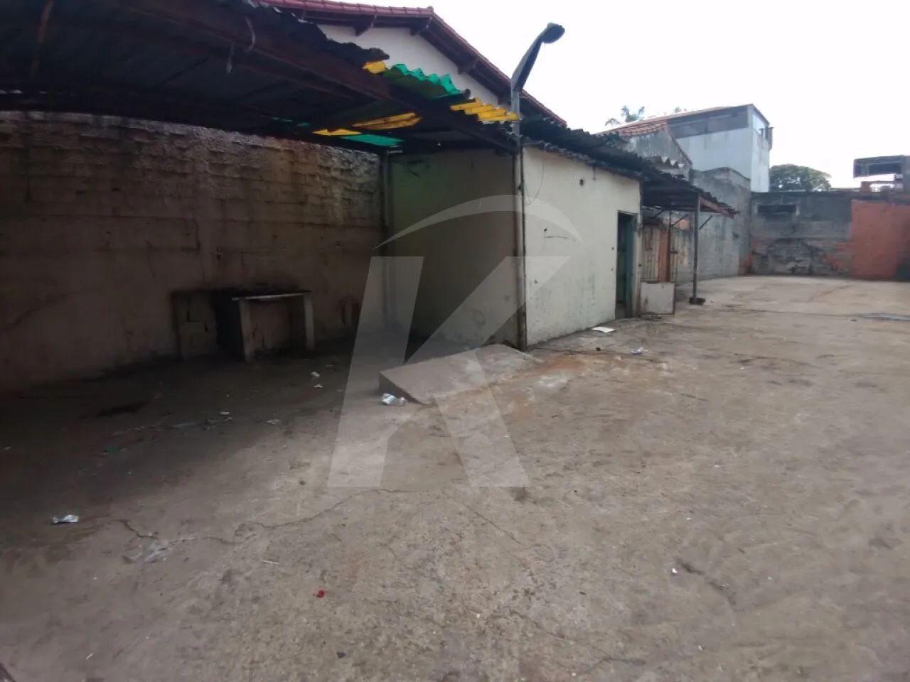 Terreno com aproximadamente 315 metros, área para escritório e garagem. - Foto 5