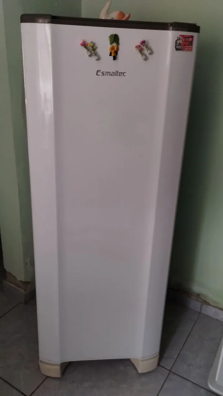 Geladeira esmaltec